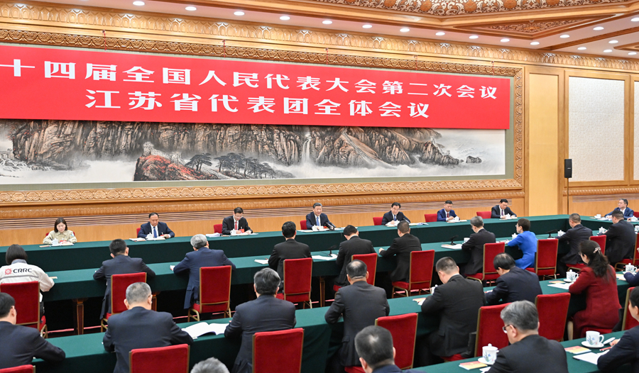 3月5日，中共中央總書記、國家主席、中央軍委主席習近平參加他所在的十四屆全國人大二次會議江蘇代表團審議。新華社記者 岳月偉 攝