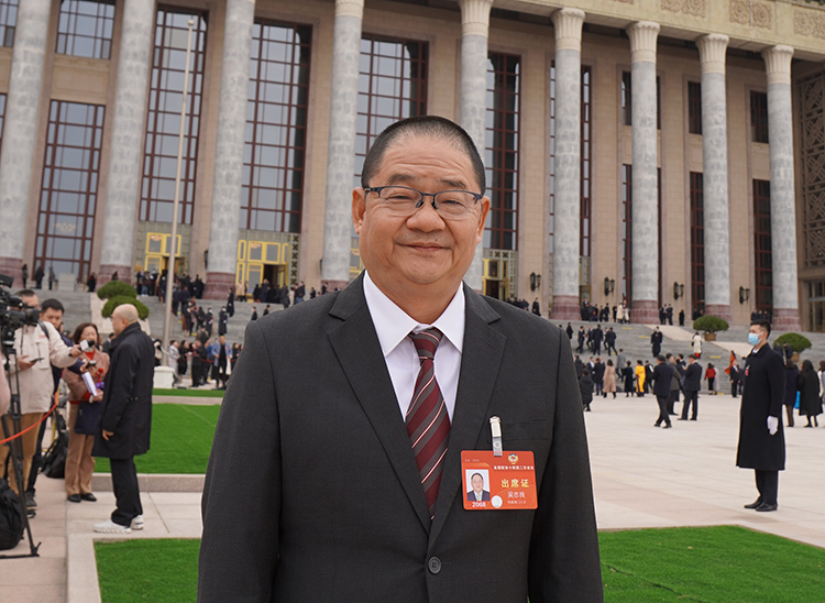 全國政協(xié)文化文史和學習委員會副主任、澳門文化界聯(lián)合總會會長吳志良委員