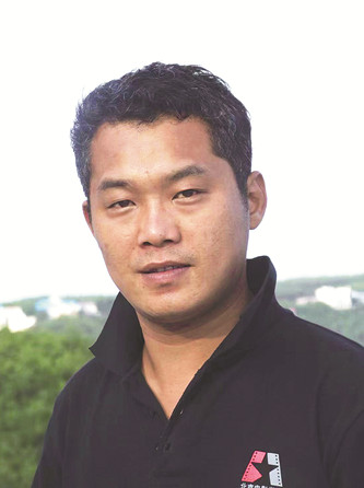 李云雷，《小說選刊》副主編，中國現代文學館特邀研究員，中國文藝評論家協會青年委員會委員。著有評論集《重申新文學的理想》《新時代文學與中國故事》等，小說集《再見，牛魔王》《沉默的人》等。曾獲馮牧文學獎、茅盾文學新人獎等多個獎項