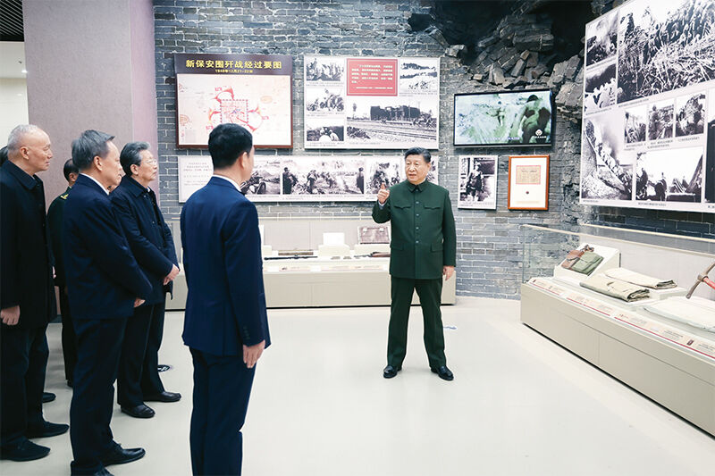 2024年2月1日至2日，中共中央總書記、國家主席、中央軍委主席習(xí)近平來到天津，看望慰問基層干部群眾。這是2日上午，習(xí)近平在平津戰(zhàn)役紀(jì)念館考察。 新華社記者 鞠鵬/攝