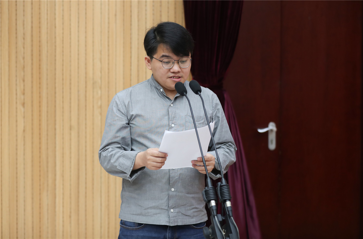 學員代表何榮、朗嘎扎西、林為攀在結業典禮上先后發言