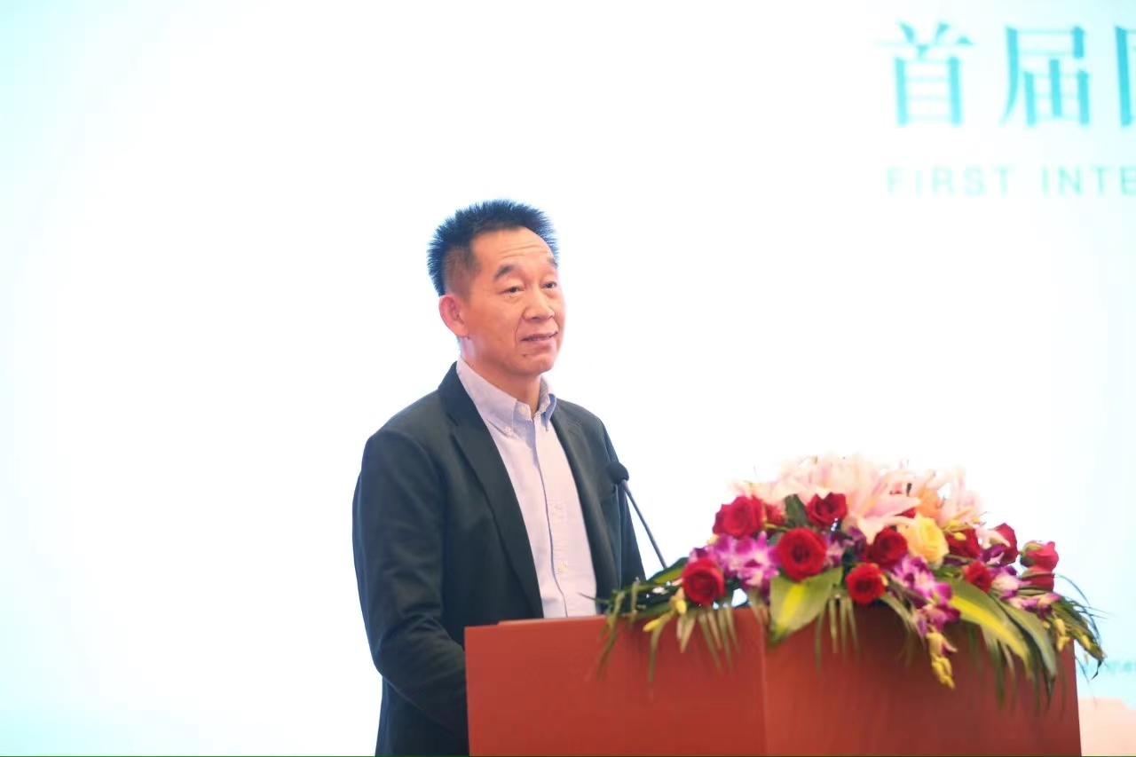 中國作協(xié)黨組成員、書記處書記、《人民文學(xué)》主編施戰(zhàn)軍致辭