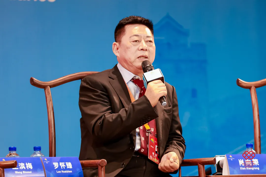 中國戲劇家協會顧問、國家一級編劇羅懷臻
