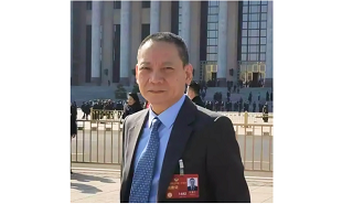 全國政協(xié)委員、民進中央委員、百花文藝出版社總編輯汪惠仁