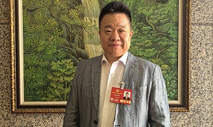 全國政協(xié)常委，中國作協(xié)副主席邱華棟