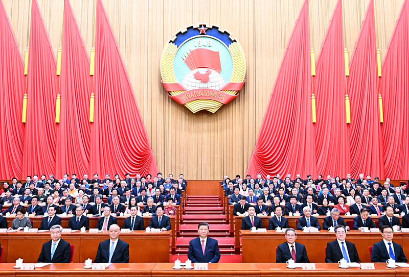 3月10日上午，中國人民政治協商會議第十四屆全國委員會第三次會議在北京人民大會堂閉幕。這是習近平、李強、蔡奇、丁薛祥、李希、韓正在主席臺就座。新華社記者 燕雁 攝