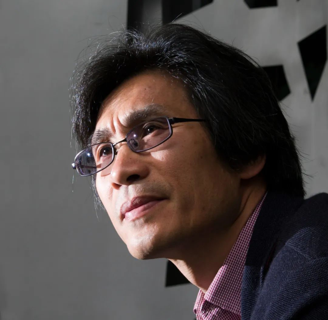 樹才，原名陳樹才。詩人、翻譯家。浙江寧波人?，F供職于中國社會科學院外國文學研究所。已出版詩集、譯詩集二十余部。曾獲“徐志摩詩歌獎”、“李叔同國際詩歌獎”等。2008年獲法國政府頒發的“教育騎士”勛章，2023年又獲“藝術和文學騎士”勛章。