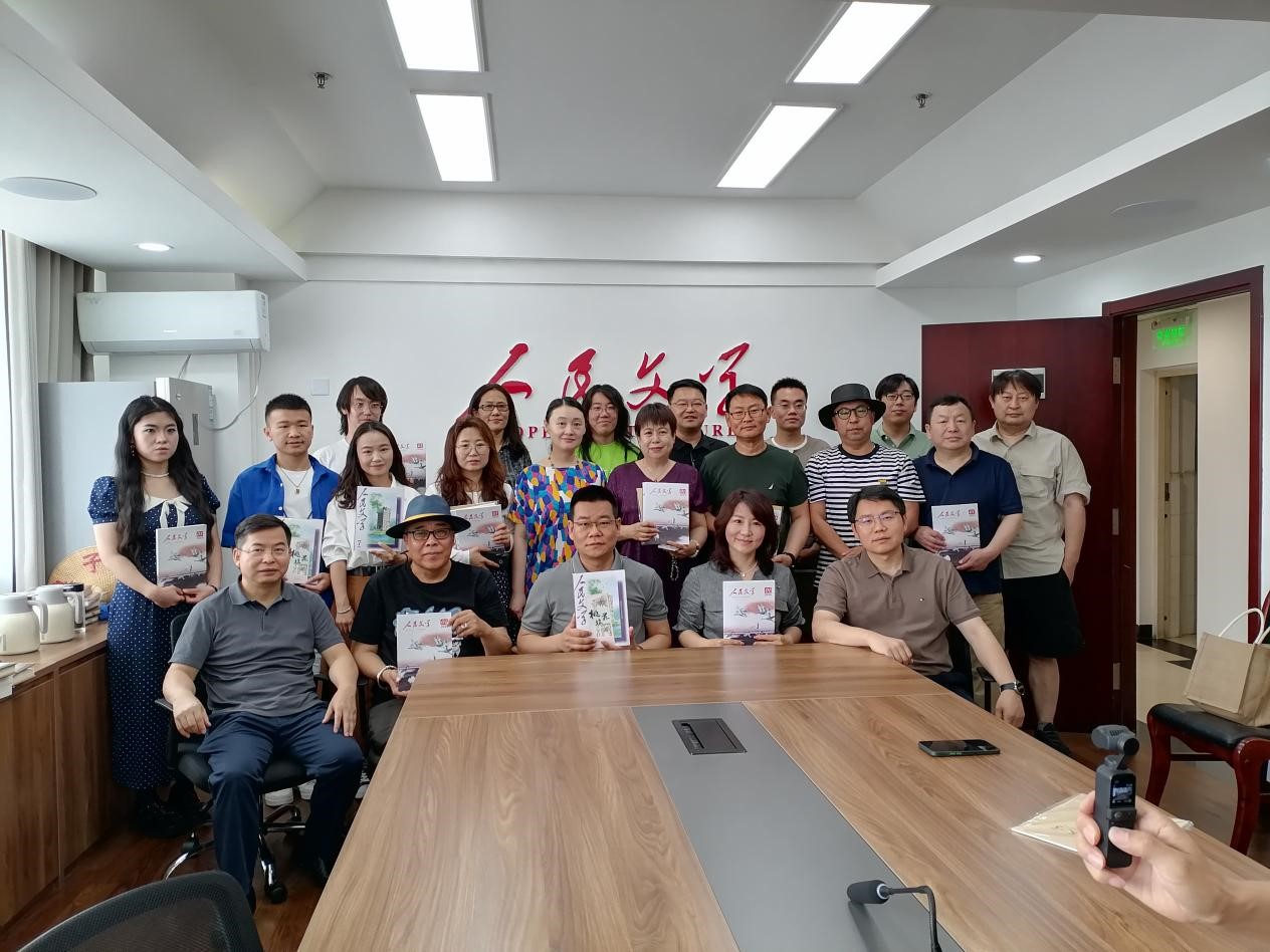 6月30日，內蒙古《草原》雜志社攜“草原十二騎手”作家代表走進《人民文學》交流辦刊經驗