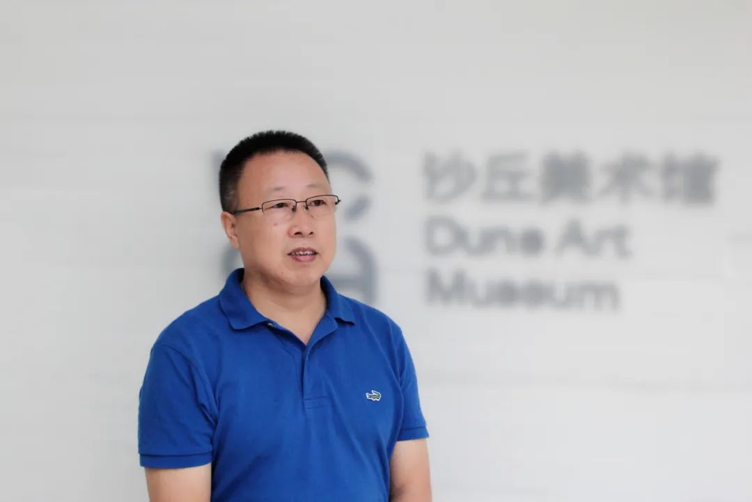 羅振亞，1963年出生，黑龍江訥河人，南開大學文學院教授，博士生導師，南開大學穆旦詩歌研究中心主任。