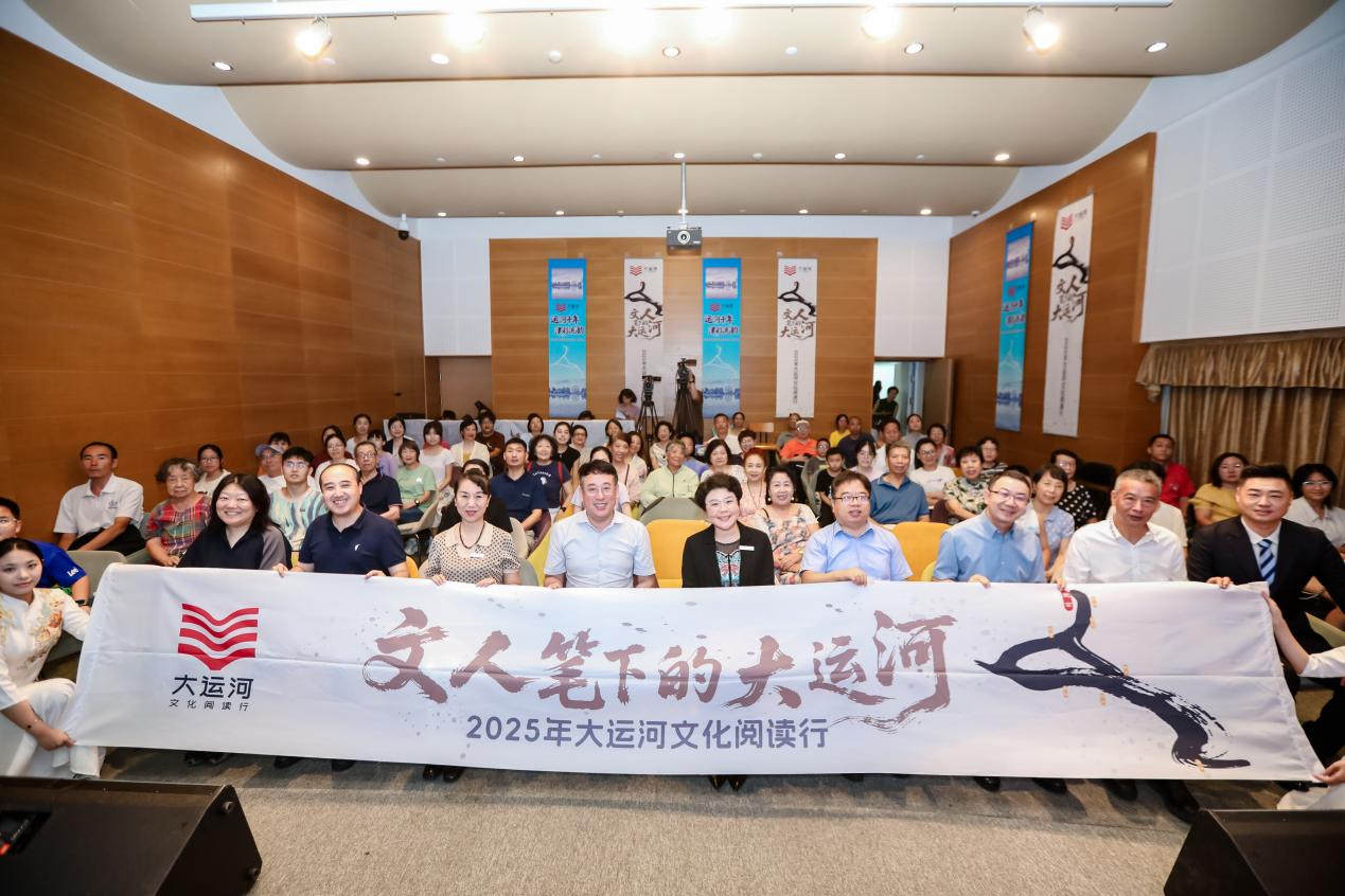 會議室里的人們

AI 生成的內容可能不正確。