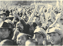 重整河山待后生——　　《四世同堂》的時間線是抗戰全程，小說雖然是虛構的，但具體的描寫，連一株花草都是真實的。老舍身在重慶，心在北平。[詳細]