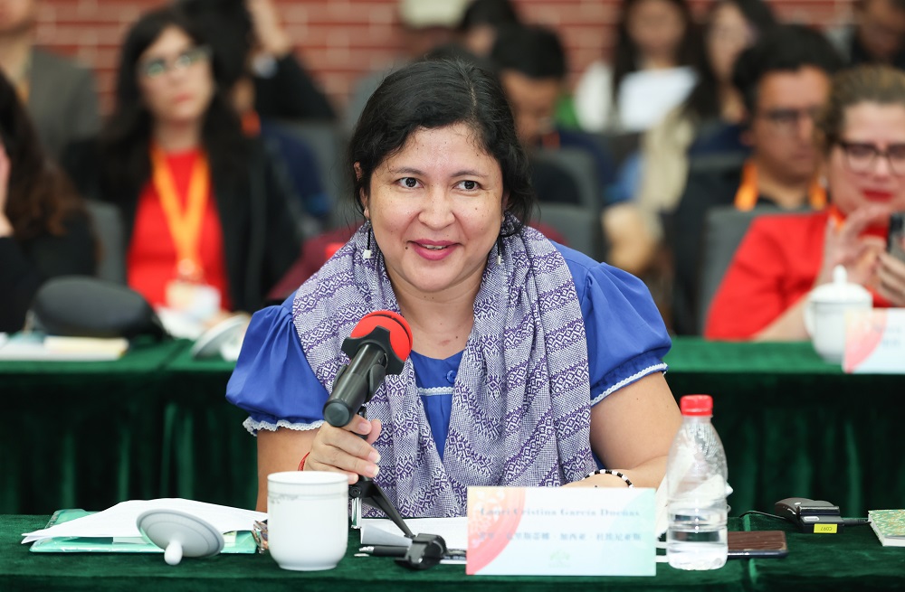 薩爾瓦多詩人勞里·克里斯蒂娜·加西亞·杜埃尼亞斯