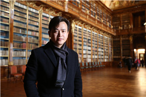 科幻文學：獲獎作品《火苗照亮宇宙：暗生命傳奇》作者：王威廉         獲獎感言小時候，我第一次讀到鄭文光先生的《飛向人馬座》，書中描繪的浩瀚宇宙和中國少年探索黑洞的勇氣深深震撼了我，讓我對深空充滿了無限的好奇與想象。從那時起，對未知世界的探索欲望便埋藏在我的心里。