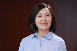 小說：獲獎作品《胡同也有小時候》作者：周敏         獲獎感言胡同的魅力，不是一部小說能說盡的，希望有機會來北京的朋友，能找一間什剎海附近胡同深處的民宿住上些時日，逛逛早市，看看夕陽，嘗嘗“鴉兒李記”的早點，品品“富華齋”的蓋碗茶。要是運氣好……