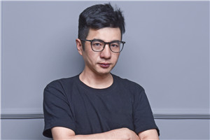 小說：獲獎作品《大河的歌謠》作者：大秀         獲獎感言我出生在魯西南黃河畔，大學畢業后生活在紅船旁。江南文化的細膩與齊魯大地的渾厚共同造就了我的文學語言。我為什么要書寫黃河？因為對我而言，黃河不僅是地理上的故鄉，更是我所創建的文學故鄉。