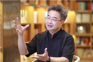 小說：獲獎作品《方一禾，快跑》作者：祁智         獲獎感言我小的時候，父親在外地做教師，我和媽媽生活在鄉下。媽媽身體很差。經常救護車突然呼嘯而來又呼嘯而去，把媽媽接走了。過幾天，救護車又突然呼嘯而來、呼嘯而去。下午放學回家，我看到媽媽躺在床上，虛弱得像一張紙。