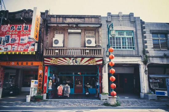 張信哲出生在中國臺灣云林縣的西螺古鎮。