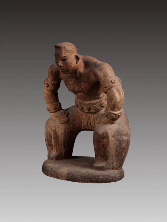 何鄂《摔跤手》62x50cm 雕塑 1992年 中華藝術宮（上海美術館）藏